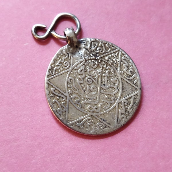 Maroc très ancien pendentif artisanal.