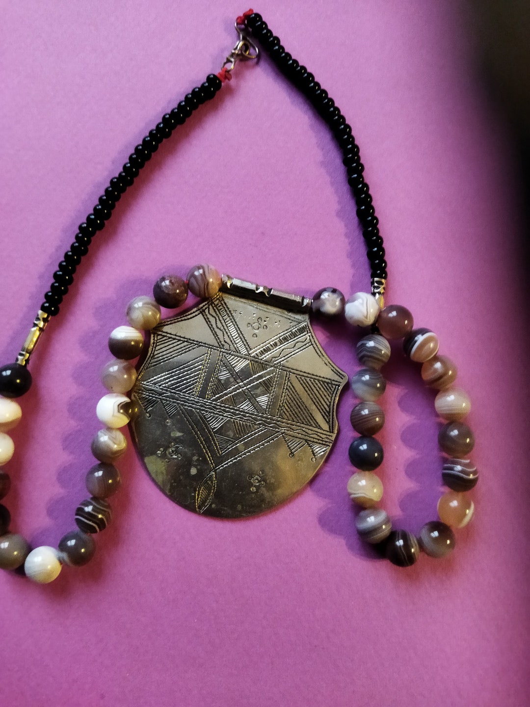 Collier Long Touareg Satellite En émail Et Bronze - Pendentif Carré Vert Kaki - 30-35 Cm
