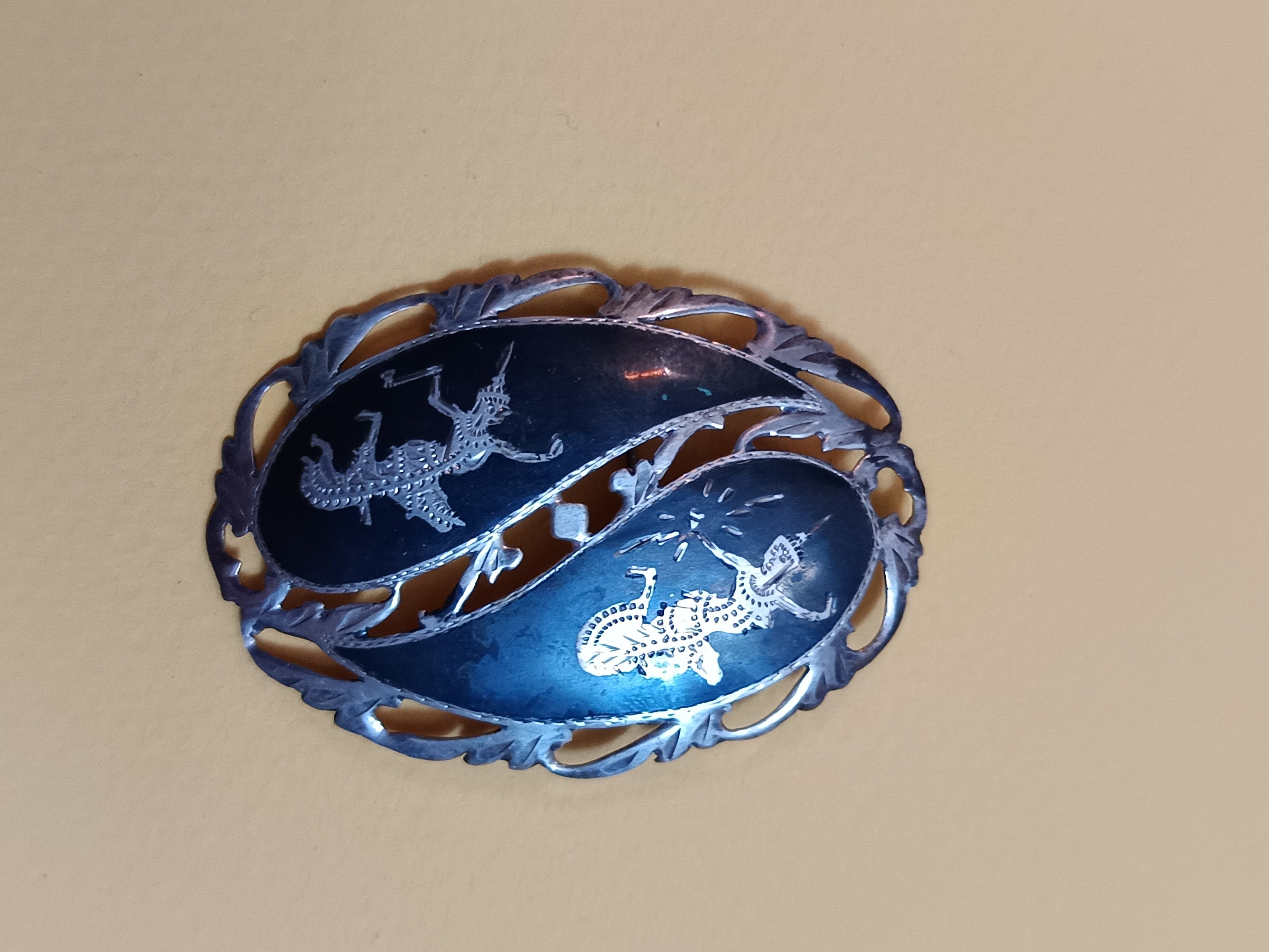 Broche En Argent Style Asiatique – Motifs Délicats & Élégants