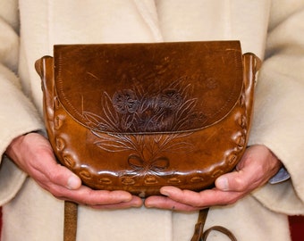 Handcrafted Vintage 70s Tooled Leather Satchel - Italian Mastro Sellaio Messenger Crossbody Bag - Handmade Saddle Shoulder Bag