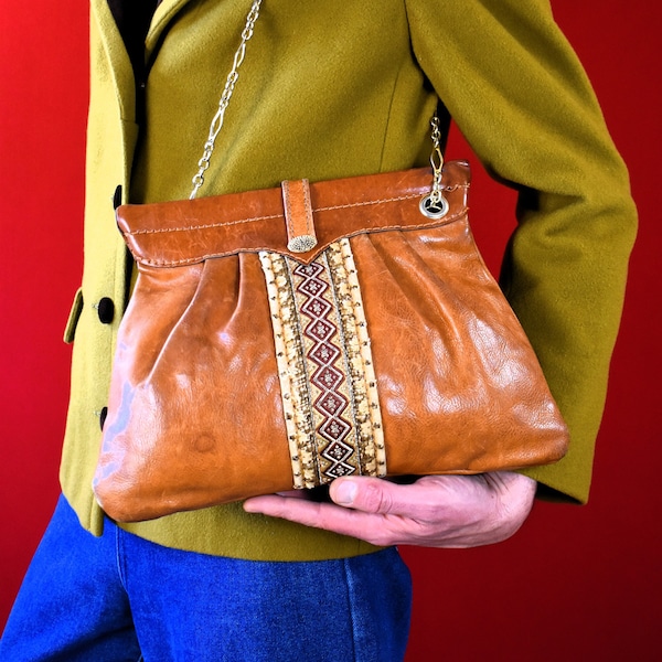 Handcrafted Vintage 70s Leather Trapeze Bag - Italian Golden Metal Chain Shoulder Bag - Boho Western Style Coin Pocket Bag