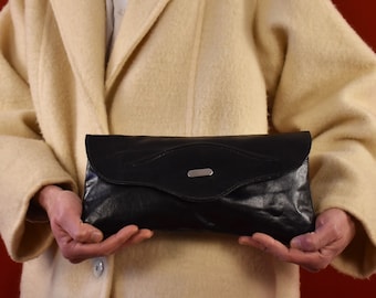 Italian Vintage 70s Black Leather Pochette - Minimal Baguette Shape Handbag - retro 50s