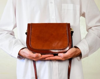 Structured Leather Saddle Bag | 1970s Italian Vintage Crossbody Purse