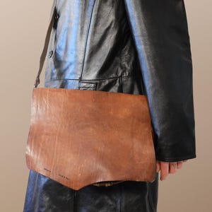 Bolsa de couro italiana vintage | Couro marrom antigo | Alça ajustável | Bolsa transversal masculina dos anos 70 | Fabricado na Itália
