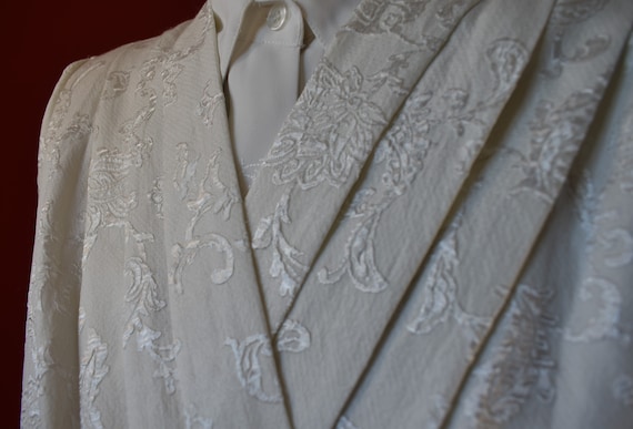 White Brocade Dressing Gown | Vintage Embroiderie… - image 6