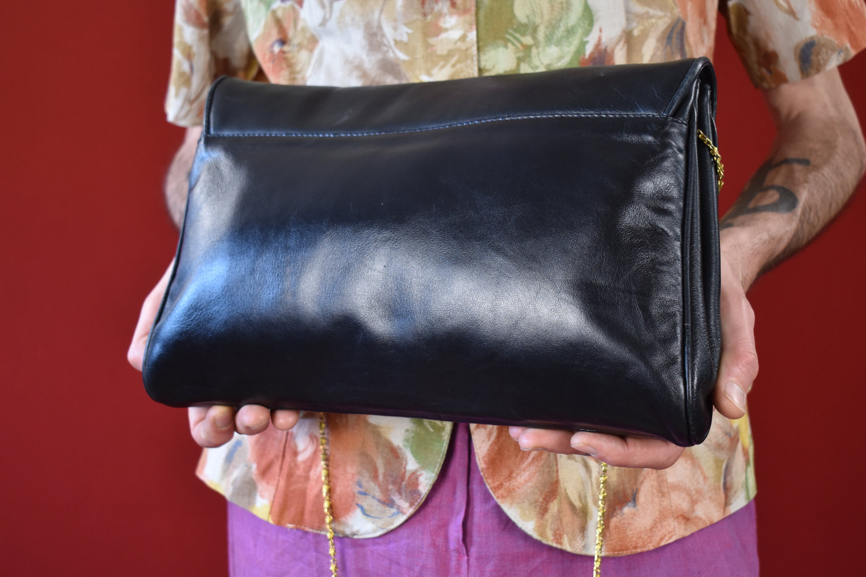 Vintage Black Leather Shoulder Bag: 90s Minimalist Gold Chain 