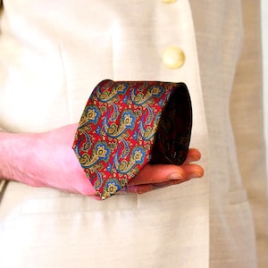 Cravatta vintage in seta Christian Dior Monsieur: accessorio di design con motivo Paisley, realizzata in Italia immagine 1