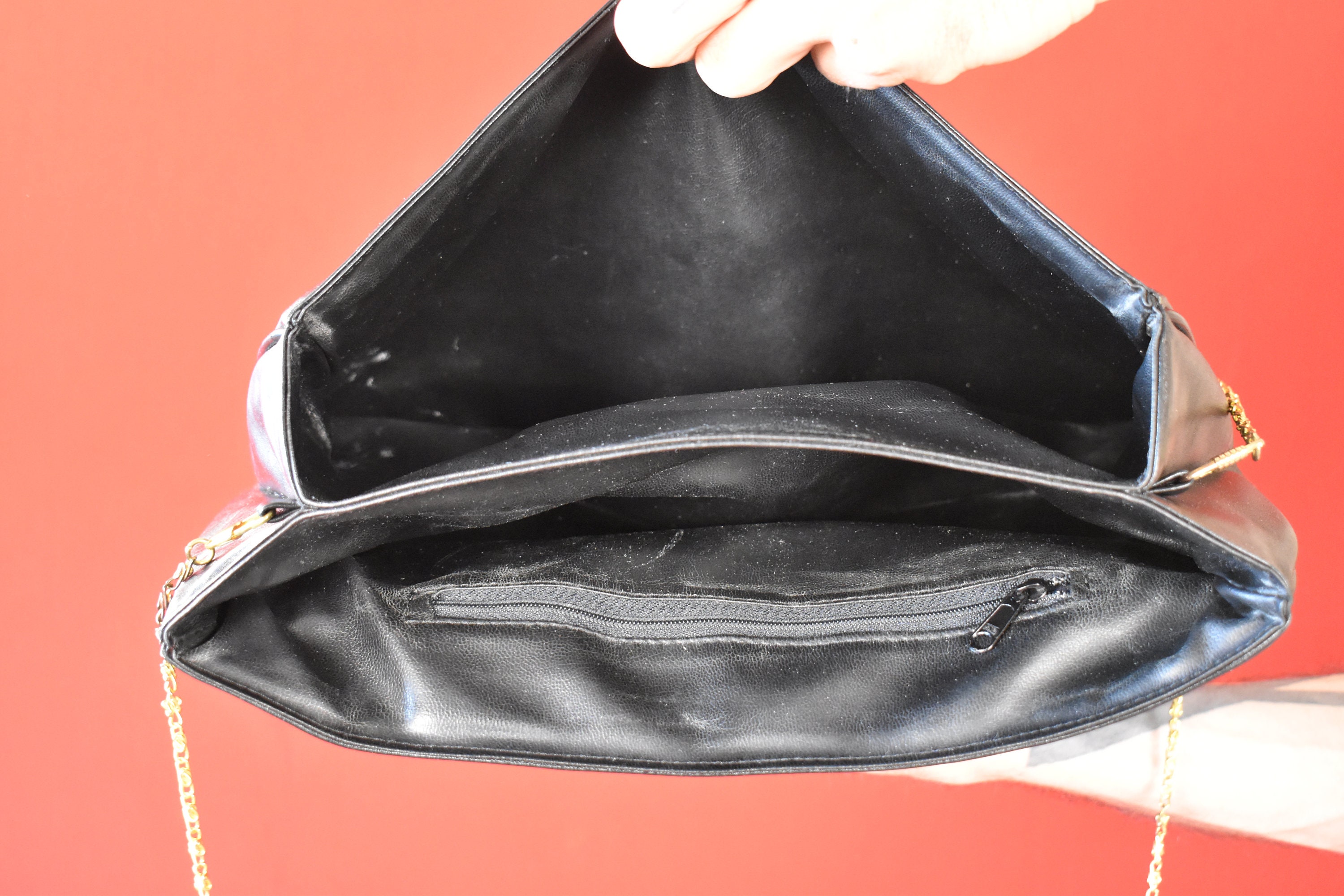 Vintage Black Leather Shoulder Bag: 90s Minimalist Gold Chain