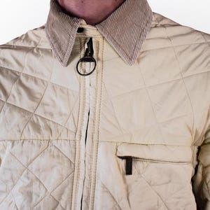 Chaqueta acolchada vintage Barbour: prenda de abrigo beige estilo campestre británico de los años 90
