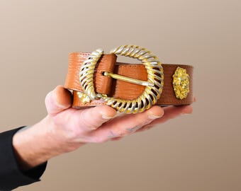 Cinturón vintage de piel italiana: Hebilla barroca escultórica de león dorado de los 80, cintura ancha