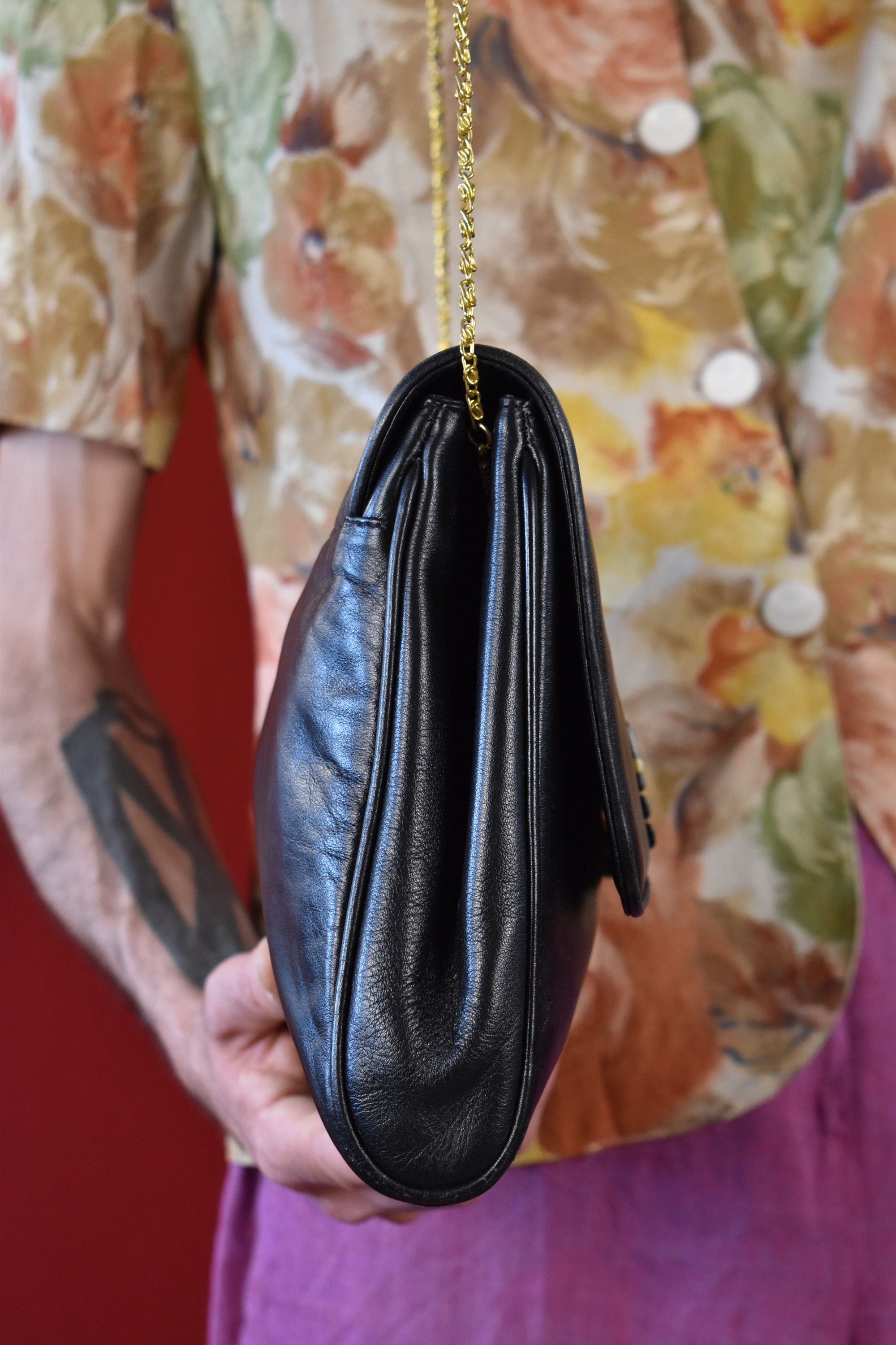 Vintage Black Leather Shoulder Bag: 90s Minimalist Gold Chain 
