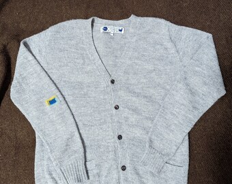 Undead Industry of All Nations 100% Alpaca Cardigan Sweater con reparaciones visibles