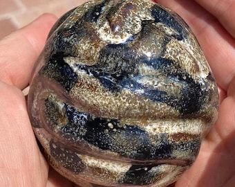 Fingerlabyrintboll för meditation, stresslindring och bön - svart och brun