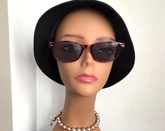 Vintage BETMAR New York Cloche Black Asymmetrical Brim Bow Wool Felt Hat NWT