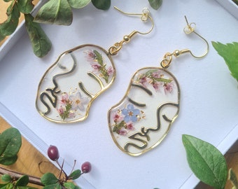 Juego de aretes de cara de pradera de flores silvestres abstractas Oro hecho a mano con flores prensadas reales