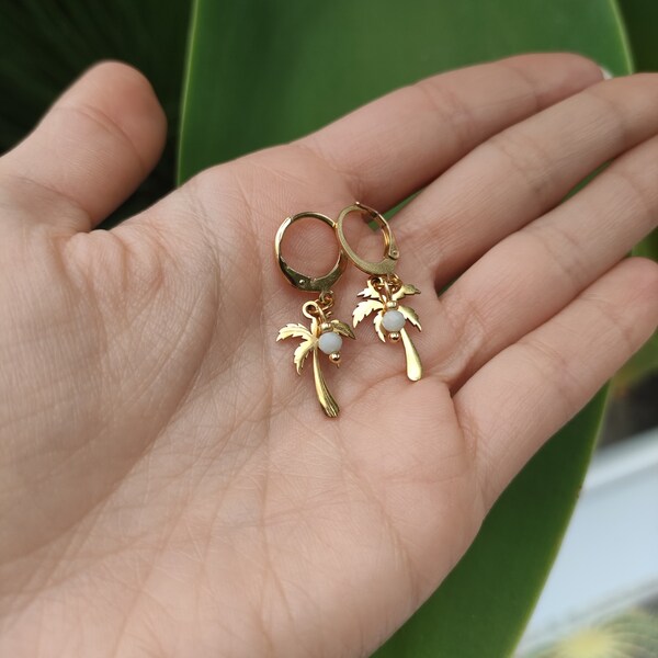 Palm Tree Huggie Earrings – Gold