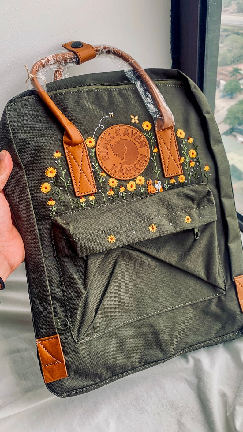 Personalisierte Haustier-Handstickerei, kundenspezifische Fjällräven Kanken-Rucksackstickerei, Ihr Katzenhund-Gedenkgeschenk, gestickter Kanken-Rucksack Bild 5