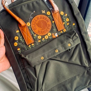 Personalisierte Haustier-Handstickerei, kundenspezifische Fjällräven Kanken-Rucksackstickerei, Ihr Katzenhund-Gedenkgeschenk, gestickter Kanken-Rucksack Bild 4