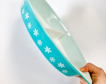 Vintage PYREX Turquoise Snowflake Casserole Dish, 1956 Oval Divided Cookware & Serving Bowl, 1.5 Qt Cinderella Handles, Excellent Condition