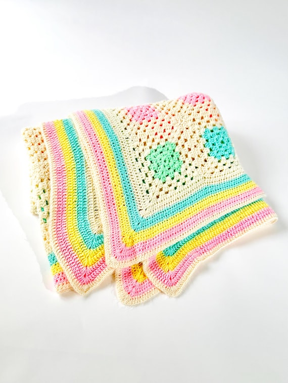 ラグ・カーペット vintage granny blanket blanket Handmade Granny Square Crochet Blanket~Vintage ~62” X 43” ~Super