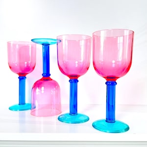 SELTEN 4 Präzisions Weinglas Tassen Set Acryl Vintage Retro Memphis Postmodern Plastik Stemware 90er Jahre Party Cocktail Aqua Pink Blau Terrasse