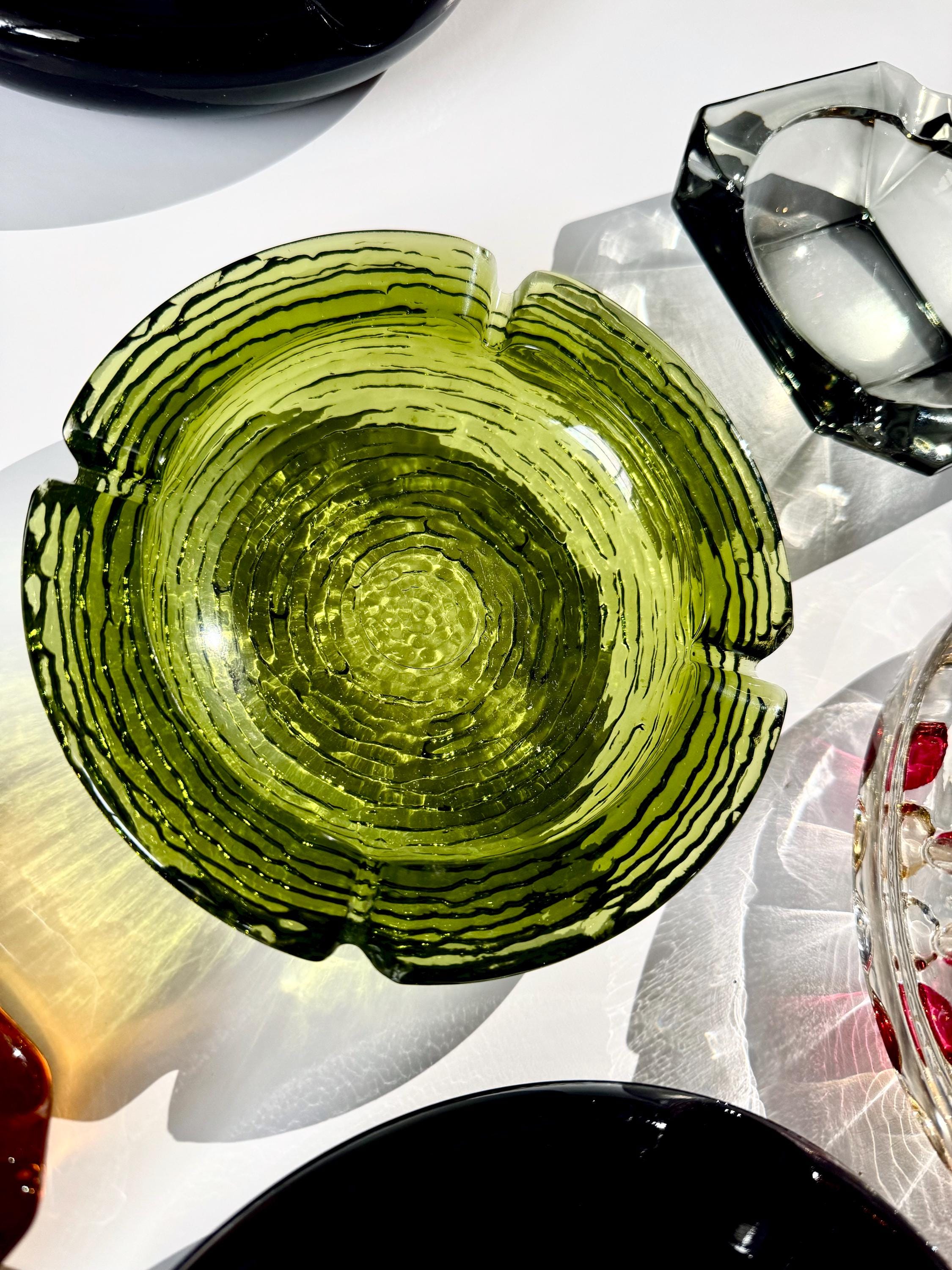 70年代ヴィンテージガラス灰皿：レトロなMCM装飾、カラフルな