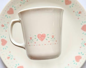 Canecas vintage Corelle com estampa de corações Forever Yours, caneca retrô dos anos 80 para o Dia dos Namorados, cozinha rústica, caneca fofa para o Dia dos Namorados, pratos para o Dia dos Namorados