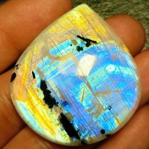moonstone pear shape moonstone attractive stone moonstone celebrated  moonstone cabochon size,45x40x8,mm moonstone top grade blue fire