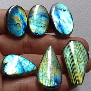 Belle pierre précieuse cabochon de labradorite de qualité AAA +++, forme mélangée, pierre multicolore flashy, pierre précieuse de 212 carats pour bijoux faite main.