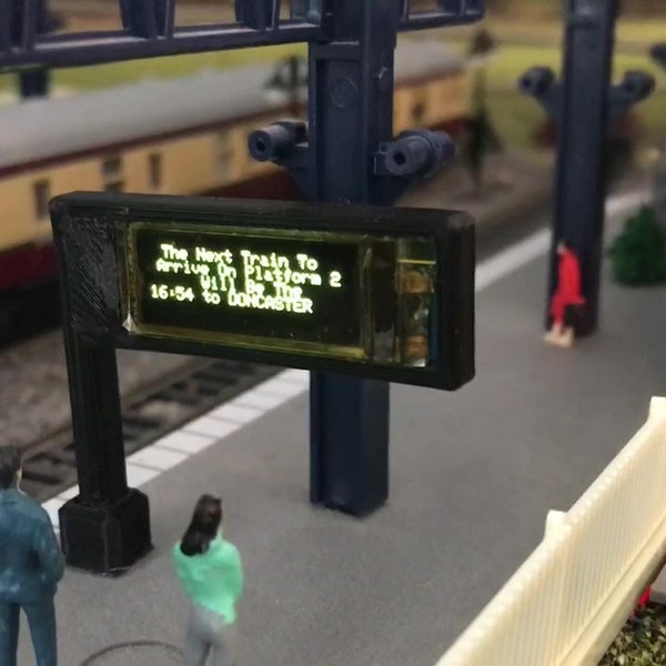 Personalisiertes Modell Bahnhof Schild OLED Anzeige von Zugzeiten & personalisierte Nachrichten OO HO Modelleisenbahn Zubehör