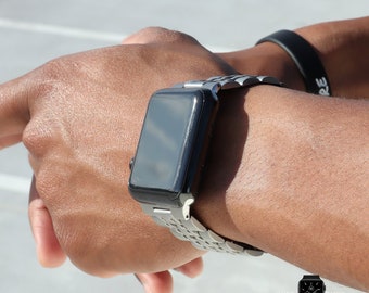 Silbernes Edelstahl-Loop-Band für Apple Watch | Eine Band