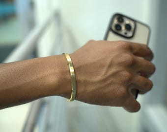 Minimalist Gold Cuff Armband | Moderner Unisex Schmuck