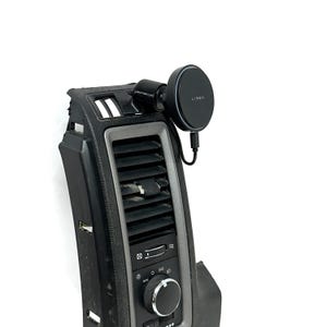 Custom phone mount for 2010-2018 Ram defrost vent 52mm