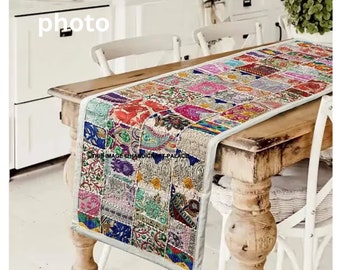 Chemin de table à manger en patchwork blanc, linge de table brodé en patchwork de sari vintage, housse de table tapisserie indienne pour décoration d'intérieur