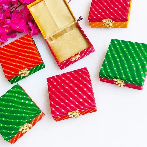Scatole regalo tradizionali Leheria fatte a mano per regali di damigelle d'onore, regali Diwali, regali di Natale, contanti e scatola di dolci decorativi, regalo Shagun.