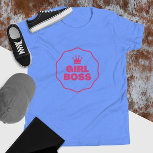 Jugend Pink Girl Boss Tee: Empowerment & Stil