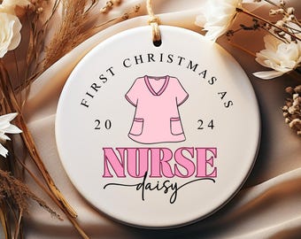 Personalisiertes erstes Weihnachten als Krankenschwester Ornament Benutzerdefinierte Krankenschwester Wertschätzung Geschenk Nursing School Abschluss Neues Krankenschwester Andenken Coworker Geschenk