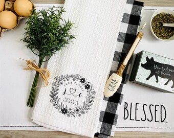 Aangepaste bloemen meneer en mevrouw keukenhanddoek wafel gebreide achternaam theedoek aangepast cadeau voor pasgetrouwde theedoek bruids douche cadeau sluitingscadeau
