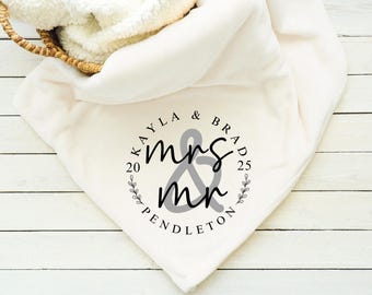 Coperta ricordo personalizzata per il matrimonio di Mr. e Mrs. per la coppia, coperta con monogramma personalizzata per gli sposi, coperta in minky per regalo di inaugurazione della casa.