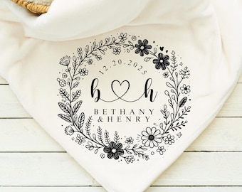 Coperta da matrimonio personalizzata per coppia, regalo di inaugurazione della casa per sposi novelli, regalo di fidanzamento con monogramma personalizzato, coperta in minky bianca, soffice coperta in peluche