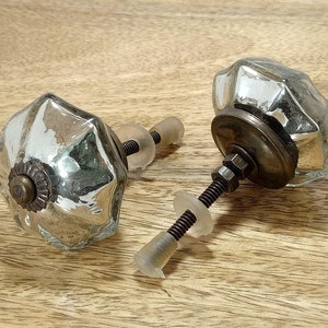 SET OF 2 - 1.75" Mercury Antique Scallop Glass Knob with Pewter Floral Centerpiece - Modern Drawer Pull - Decorative Knob - Cabinet Decor