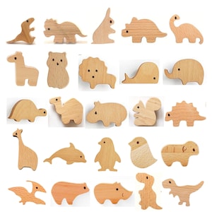 以下が含まれることがあります： 恐竜、キリン、カバなど、木製の動物フィギュアのコレクション。各フィギュアは明るい色の木材で作られており、シンプルで丸みを帯びたデザインが特徴です。この品揃えには、子供の遊びや装飾に最適なさまざまな動物が含まれています。