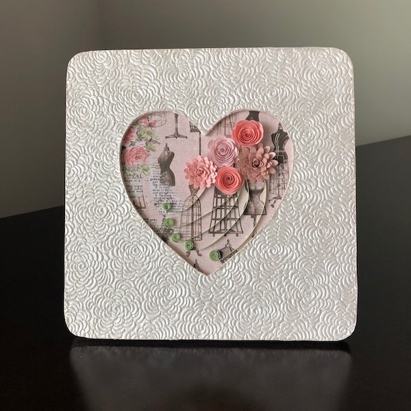 Victorian Romantic Shabby Chic Quilled Floral Valentine's Day Heart Decor In Pearl Pink Textured Frame Bedside Tabletop Accent Décor Shelfie