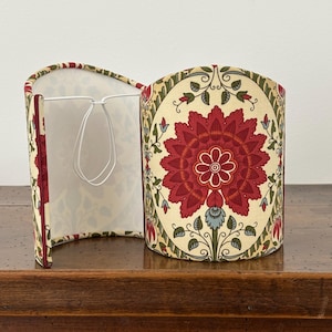 Curved screen lampshade in Braquenié fabric