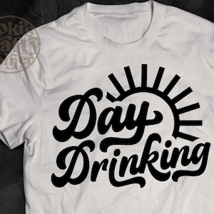 Día bebiendo svg / Día bebiendo png / verano svg / divertido svg para camisas / alcohol svg / taza de café svg / camping svg / archivos cortados para cricut
