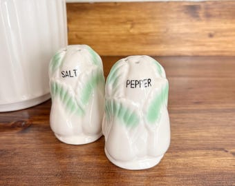 Vintage Ceramic Cabbage Salt & Pepper Shakers (SET) - Retro Kitchenware - Collectible Kichen Decorations - Functional Decor