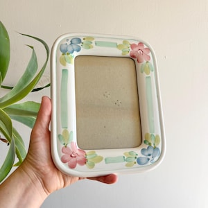 Vintage Ceramic Floral 5 x 7 Inch Picture Frame - Retro Painted Frames - Vintage Home Decor - Tabletop Decoration - Picture Displays