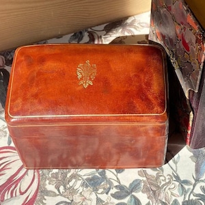 Boite en cuir vintage  pour cartes ou oracles  en cuir italien de Florence.