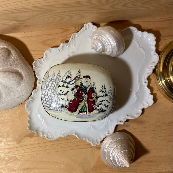 Boîte russe laquée, blanche décoration père Noël, vintage.