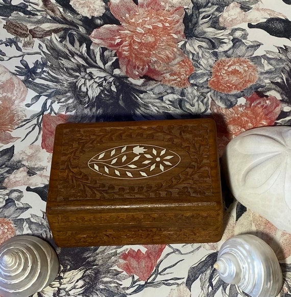Box in carved wood and bone, handmade, floral deco